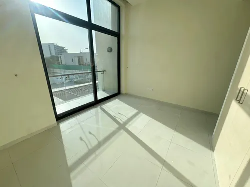 4 Bedrooms Villa in The Turf