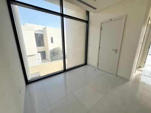 4 Bedrooms Villa in The Turf