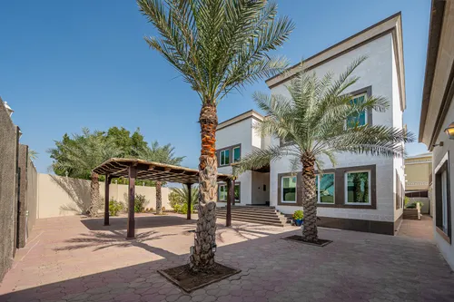 7 Bedrooms Villa in Al Khawaneej 1