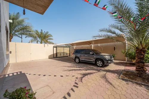 7 Bedrooms Villa in Al Khawaneej 1