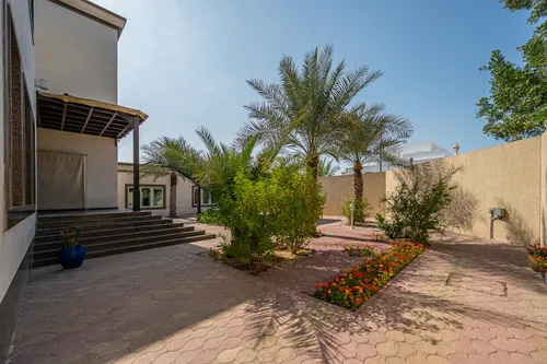 7 Bedrooms Villa in Al Khawaneej 1