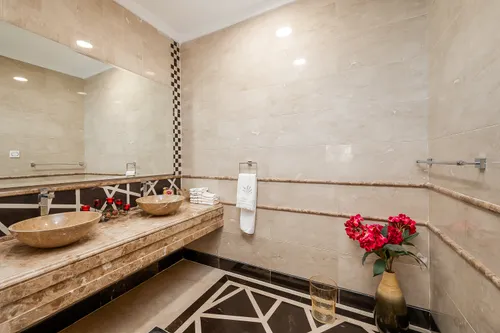 7 Bedrooms Villa in Al Khawaneej 1