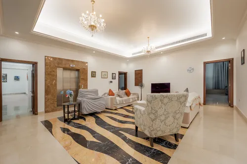 7 Bedrooms Villa in Al Khawaneej 1