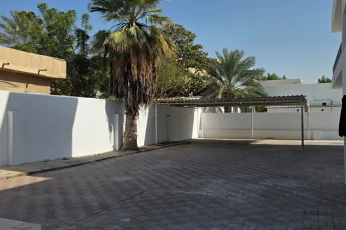 6 Bedrooms Villa in Al Jazzat