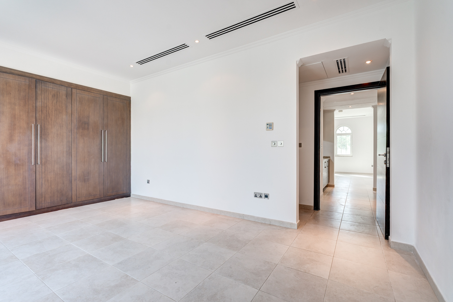 3 Bedrooms Villa in Legacy Large