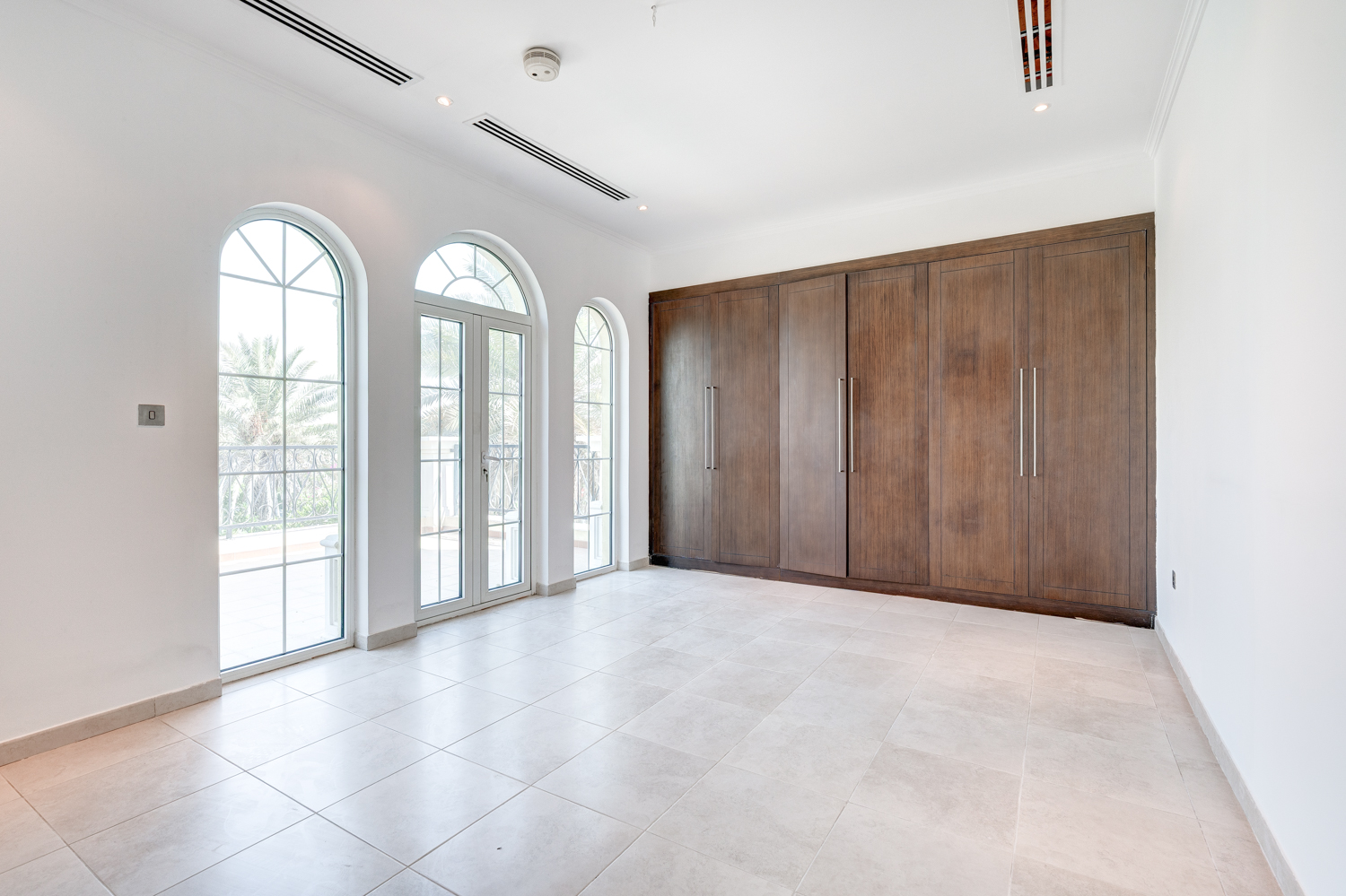 3 Bedrooms Villa in Legacy Large