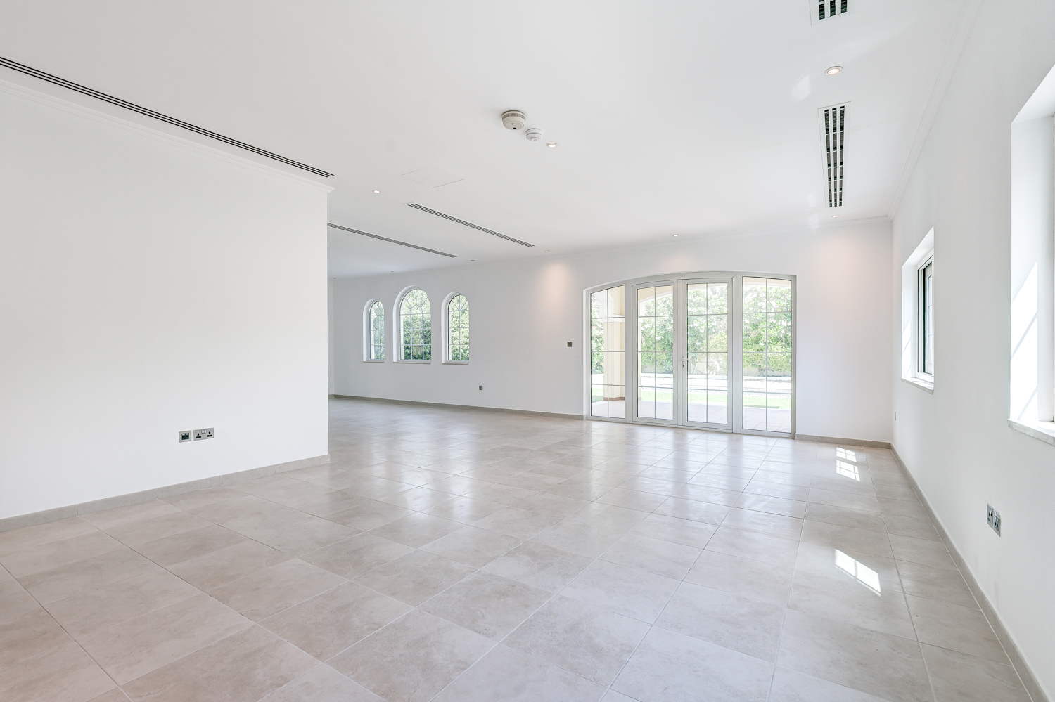 3 Bedrooms Villa in Legacy Large