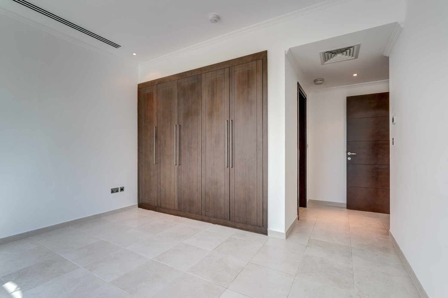 3 Bedrooms Villa in Legacy Large