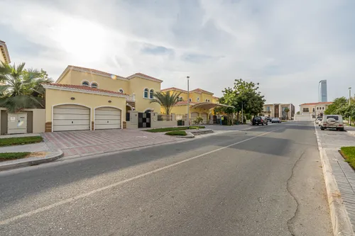 4 Bedrooms Villa in Legacy Large