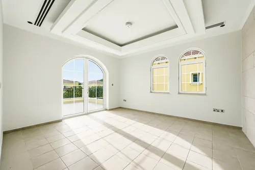 4 Bedrooms Villa in Legacy Large