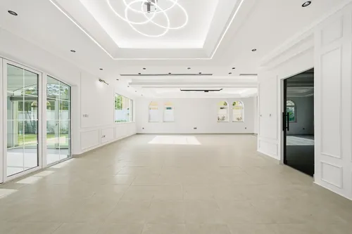 4 Bedrooms Villa in Legacy Large