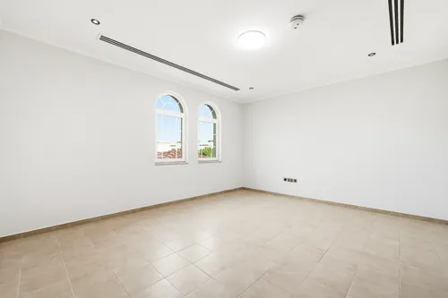 4 Bedrooms Villa in Legacy Large