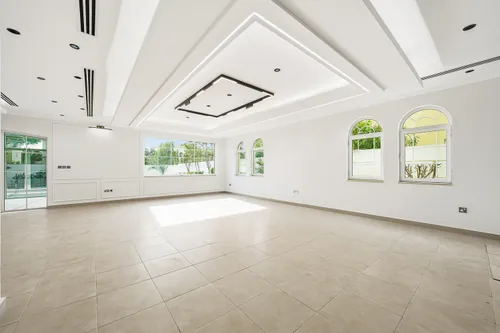 4 Bedrooms Villa in Legacy Large