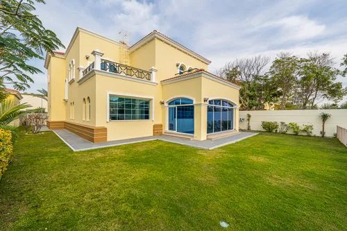 4 Bedrooms Villa in Legacy Large