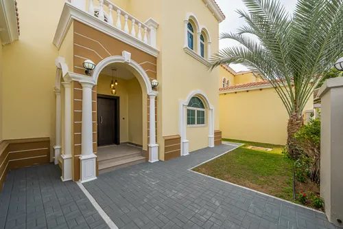 4 Bedrooms Villa in Legacy Large
