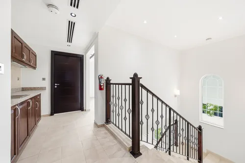 4 Bedrooms Villa in Legacy Large