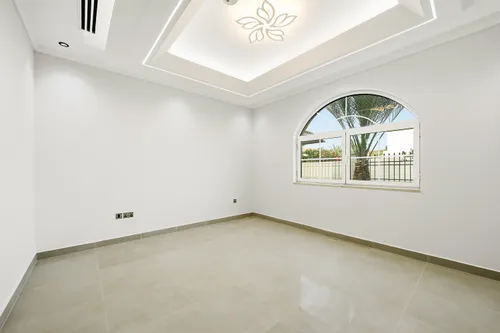 4 Bedrooms Villa in Legacy Large