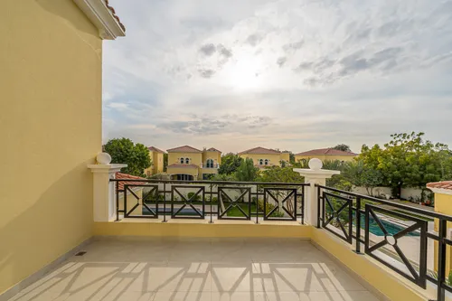 4 Bedrooms Villa in Legacy Large