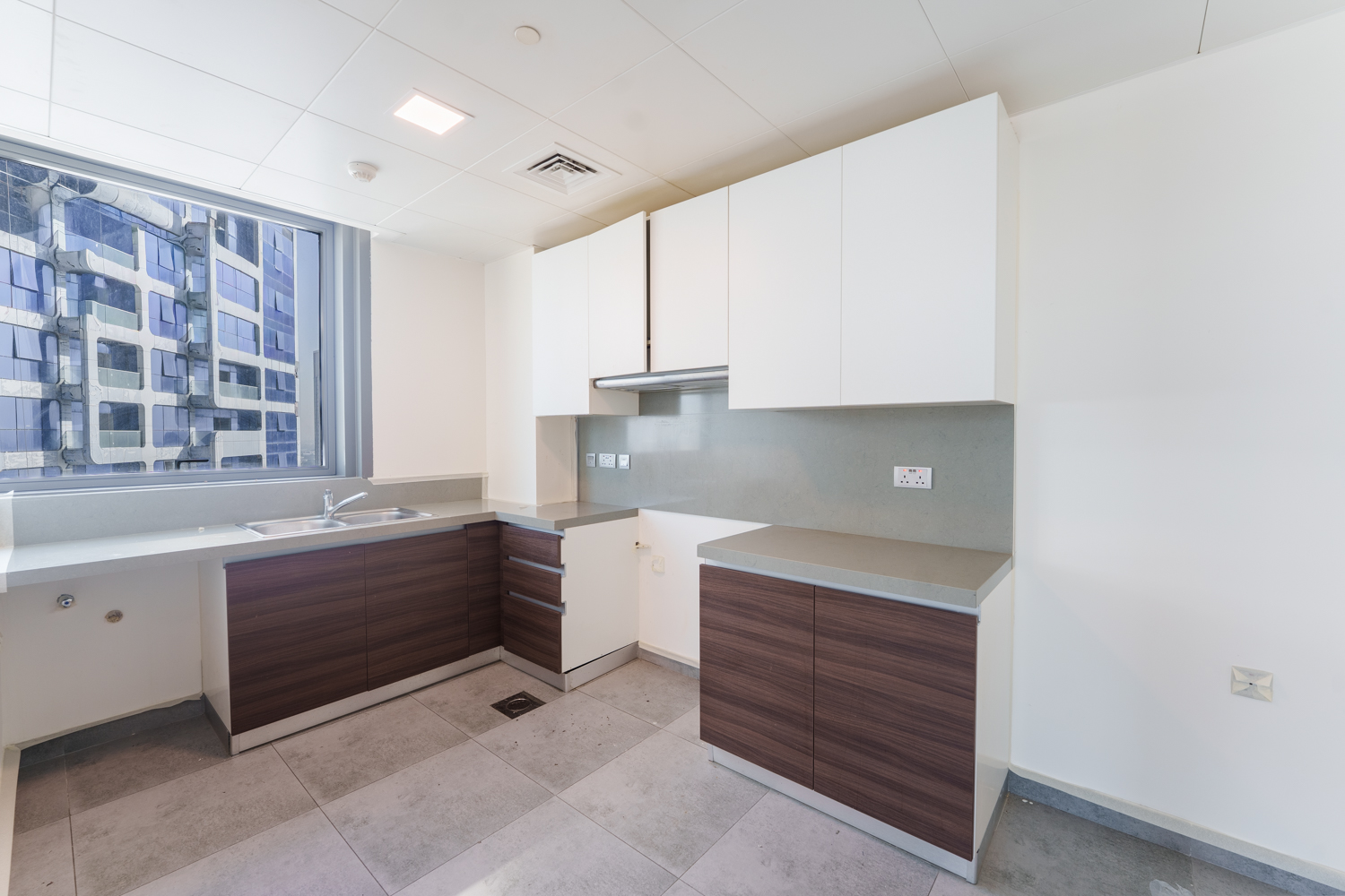 3 Bedrooms Apartment in Canal Residence