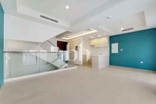 Well maintained | 3BR with balcony | Aquilegia