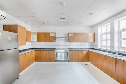 5 Bedrooms Villa in Courtyard CA10