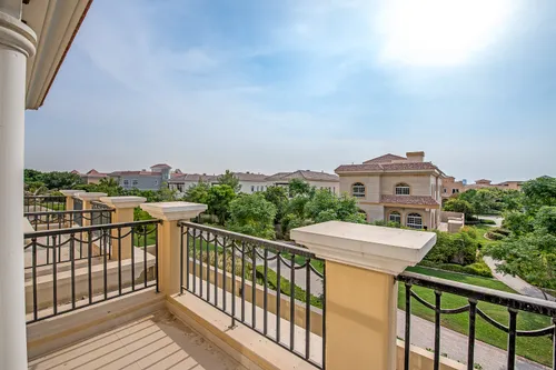 5 Bedrooms Villa in Courtyard CA10