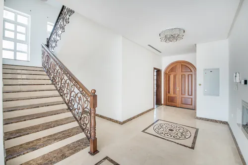 5 Bedrooms Villa in Courtyard CA10