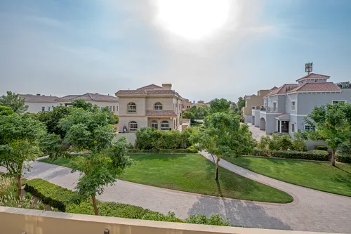 5 Bedrooms Villa in Courtyard CA10