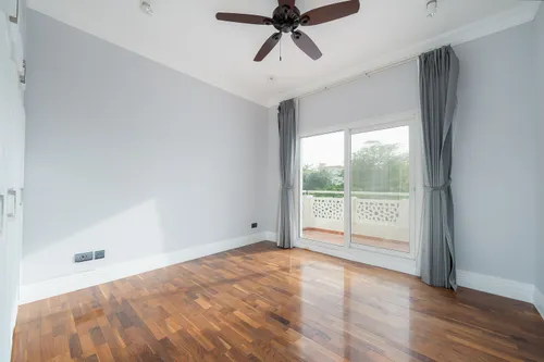 5 Bedrooms Villa in Meadows 5