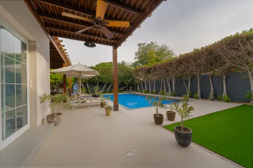 5 Bedrooms Villa in Meadows 5