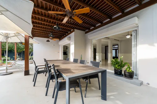 5 Bedrooms Villa in Meadows 5