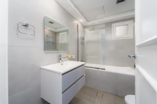 5 Bedrooms Villa in Meadows 5