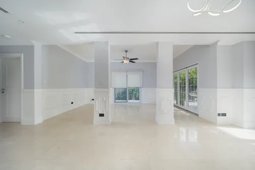 5 Bedrooms Villa in Meadows 5