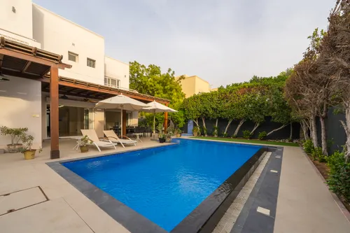 5 Bedrooms Villa in Meadows 5