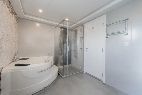 5 Bedrooms Villa in Meadows 5