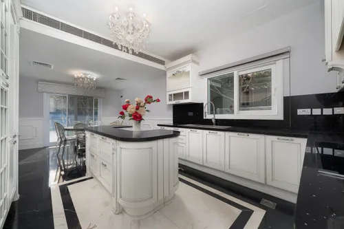 5 Bedrooms Villa in Meadows 5