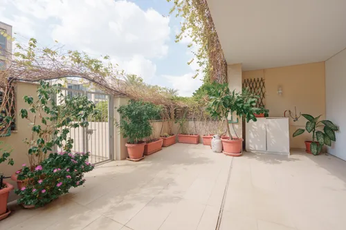 3 Bedrooms Townhouse in Building E