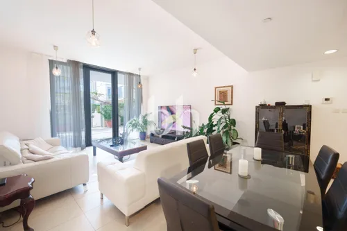 Upgraded | Vacant on Transfer | Exclusive | Beach