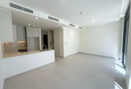 4 Bedrooms Villa in Greenview 3