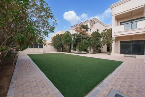 6 Bedrooms Villa in Shakhbout City