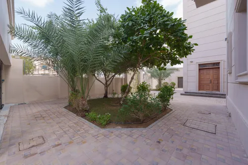 6 Bedrooms Villa in Shakhbout City
