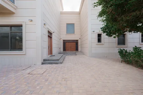 6 Bedrooms Villa in Shakhbout City