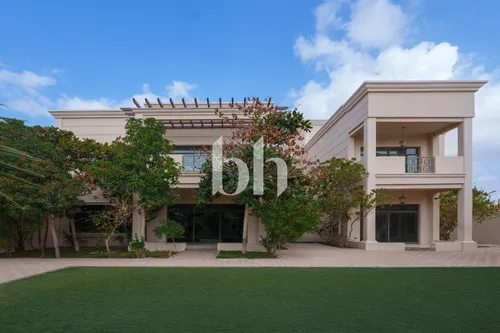 6BR Villa | Private Garden | Quality Finishes