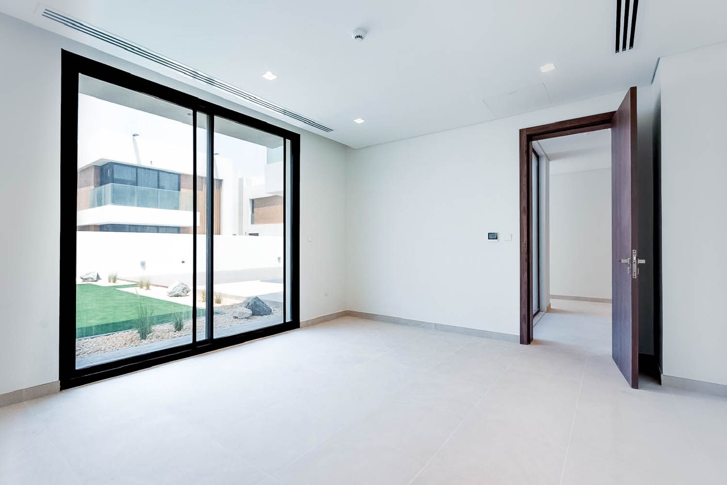 5 Bedrooms Villa in The Dunes