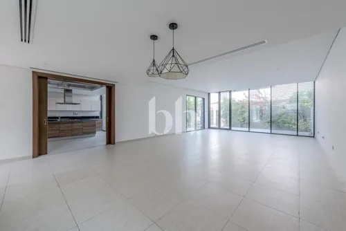 5 Bedrooms Villa in Umm Suqeim 3 Villas