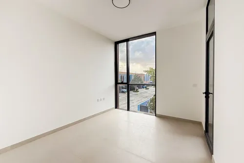 4 Bedrooms Townhouse in Saro