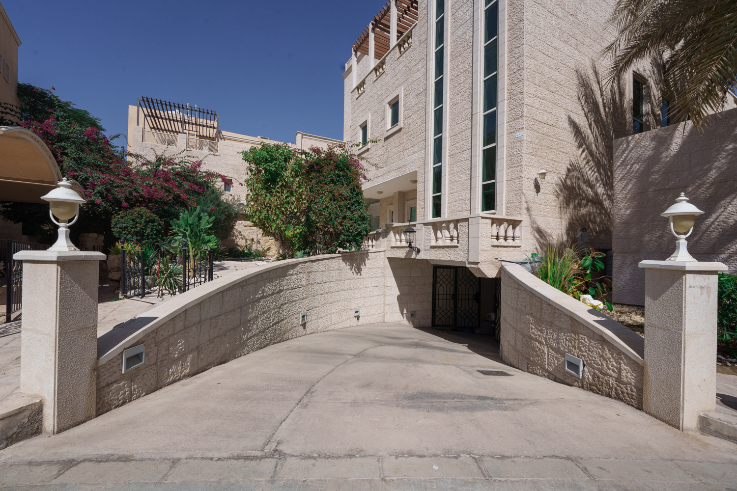 7 Bedrooms Villa in Mushrif Gardens