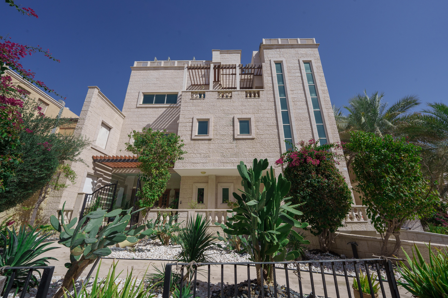 7 Bedrooms Villa in Mushrif Gardens