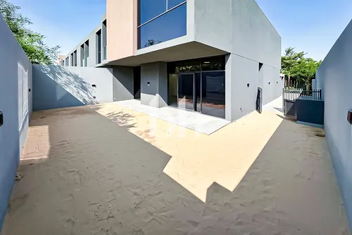 4BR Corner Townhouse | Majlis | Privacy | Resale