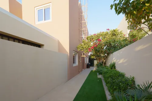 4 Bedrooms Townhouse in Amaranta 2